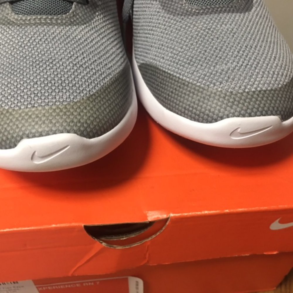 NEW IN BOX  Women's Size 10.5 NIKE Flex RN7 - Picture 5 of 11